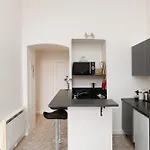 Upstays Center 30M2 Apartment Near Palais Apartment *