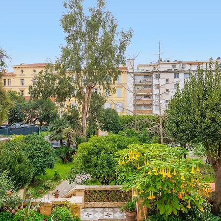 Upstays Center 30m2 Near Palais Apartman